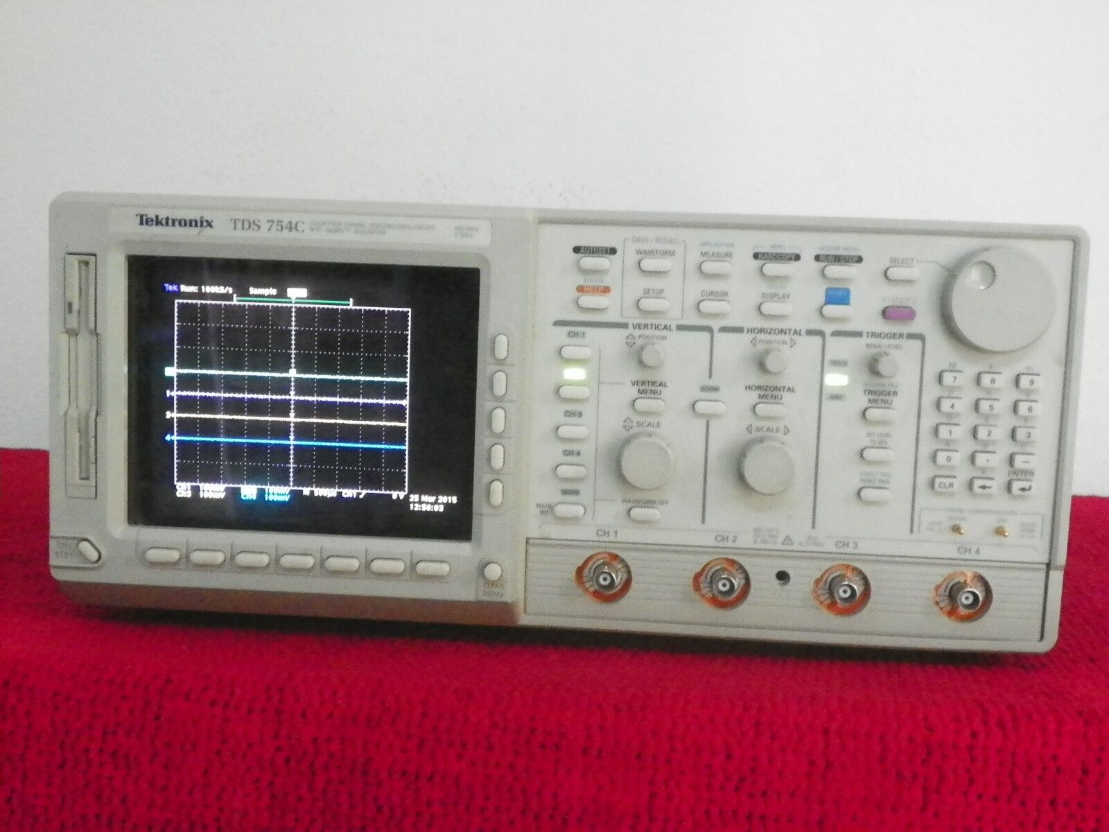 Tektronix TDS754C 500MHz 4 Channel Oscilloscope Options 13/1F/2F Tektronix TDS754C 500MHz 4 Channel Oscilloscope Options 13/1F/2F